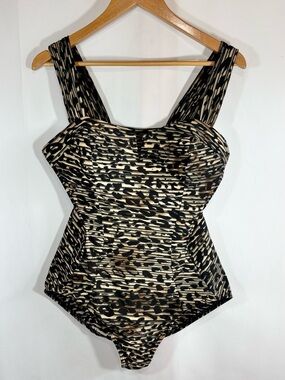 Miraclesuit Leopard One Piece Swimsuit Panacea Slimming Size US 16 Tummy Control